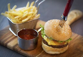 Legend Hotel Lagos Airport, Curio Collection by Hilton