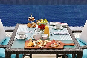 Legend Hotel Lagos Airport, Curio Collection by Hilton