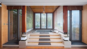 Hotel Indigo Dali Erhai by IHG