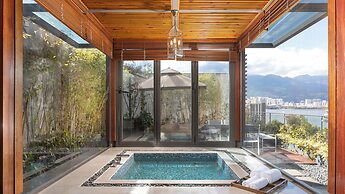 Hotel Indigo Dali Erhai by IHG