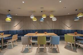 Holiday Inn Express Nantong Textile City by IHG