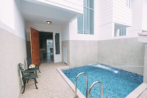 Tasik Villa International Resort