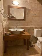 Monte Cappa Cave House