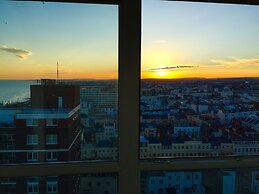 Isabella Penthouse 15th Floor, Seafront