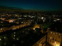 Isabella Penthouse 15th Floor, Seafront