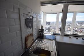 Isabella Penthouse 15th Floor, Seafront