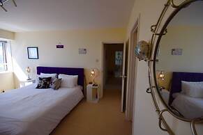 Isabella Penthouse 15th Floor, Seafront