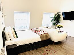 Fox House, Studio Apartments