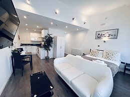 Fox House, Studio Apartments