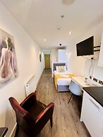 Fox House, Studio Apartments