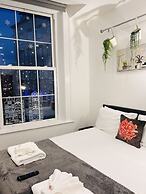 Fox House, Studio Apartments