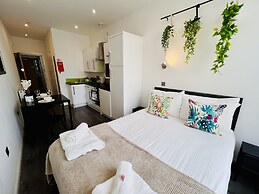 Fox House, Studio Apartments