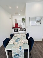 Fox House, Studio Apartments
