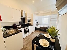Fox House, Studio Apartments