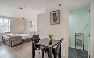 Fox House, Studio Apartments