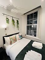 Fox House, Studio Apartments