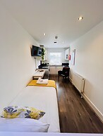 Fox House, Studio Apartments