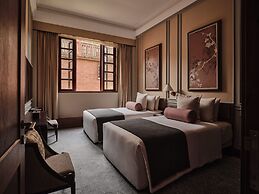 Capella Shanghai, Jian Ye Li