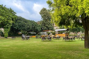 Manu Maharani Resorts