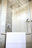 Lili Penthouse 2 bedroom sleeps 5