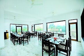 Rang Bhawan Inn- A Lake View Hotel