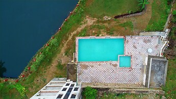Rang Bhawan Inn- A Lake View Hotel