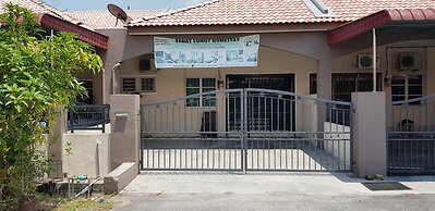 Fahaz Lumut Homestay