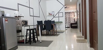 Fahaz Lumut Homestay