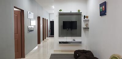 Fahaz Lumut Homestay