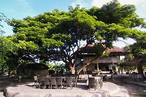 Naidee Sculptured Huts