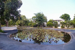 Naidee Sculptured Huts