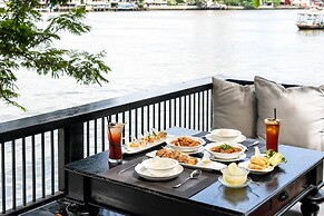 Amdaeng Bangkok Riverside Hotel