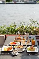 Amdaeng Bangkok Riverside Hotel