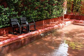 Amdaeng Bangkok Riverside Hotel