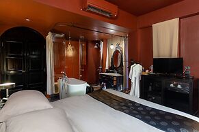 Amdaeng Bangkok Riverside Hotel