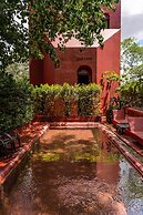 Amdaeng Bangkok Riverside Hotel