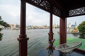 Amdaeng Bangkok Riverside Hotel
