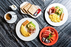 Amdaeng Bangkok Riverside Hotel