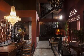 Amdaeng Bangkok Riverside Hotel