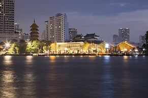 Amdaeng Bangkok Riverside Hotel