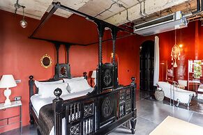 Amdaeng Bangkok Riverside Hotel