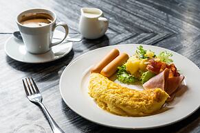 Amdaeng Bangkok Riverside Hotel