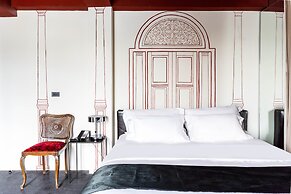 Amdaeng Bangkok Riverside Hotel