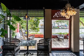 Amdaeng Bangkok Riverside Hotel