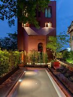 Amdaeng Bangkok Riverside Hotel