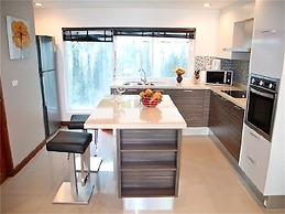 Sunrise 3 bedrooms Modern Apartment In Nai Harn