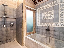 Villa Little Mannao by Villa Finder