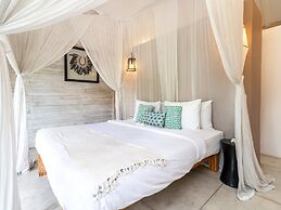 Villa Little Mannao by Villa Finder