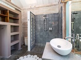 Villa Little Mannao by Villa Finder