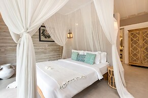 Villa Little Mannao by Villa Finder